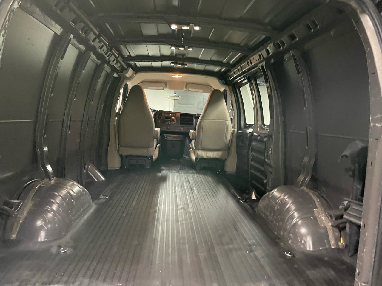 Used 2016 Chevrolet Express 2500 image 10