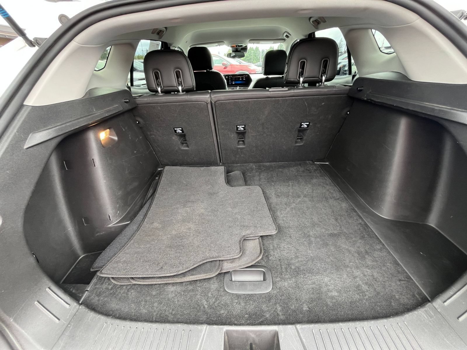 Used 2025 Chevrolet Trax LT FWD image 31