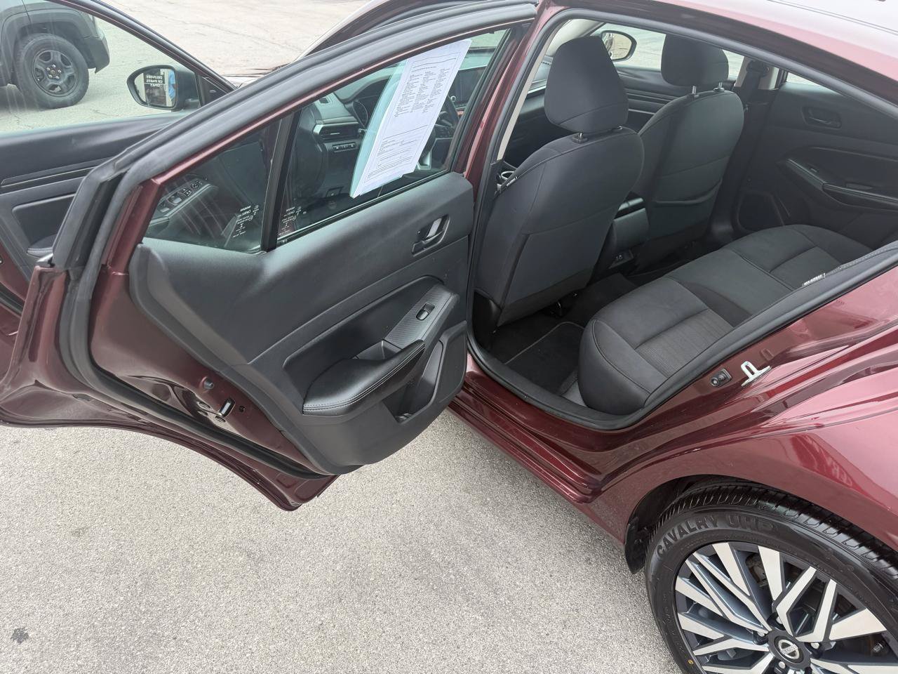 Used 2024 Nissan Altima 2.5 SV FWD image 11