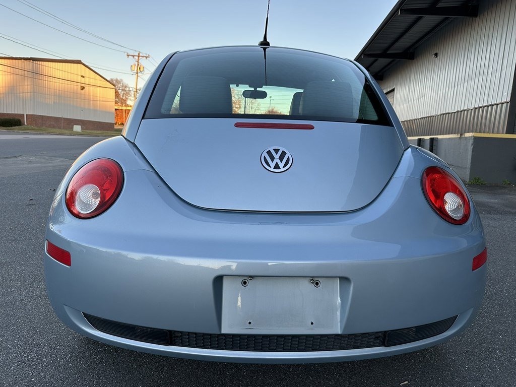 Used 2010 Volkswagen Beetle Coupe image 4