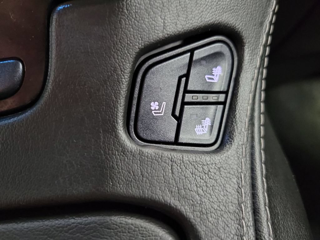 Used 2018 Chevrolet Tahoe Premier AWD/4WD image 44