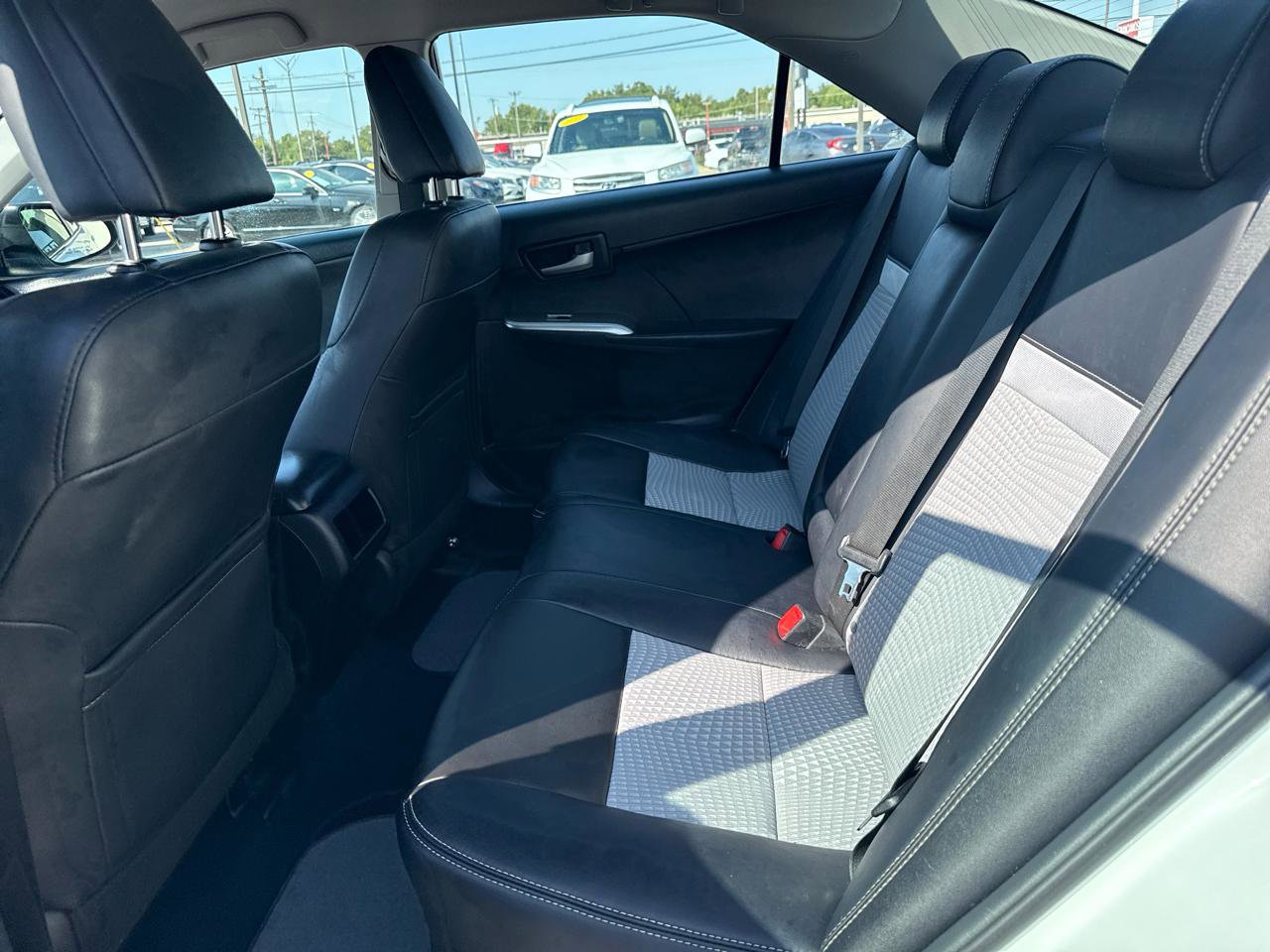 Used 2014 Toyota Camry SE image 13