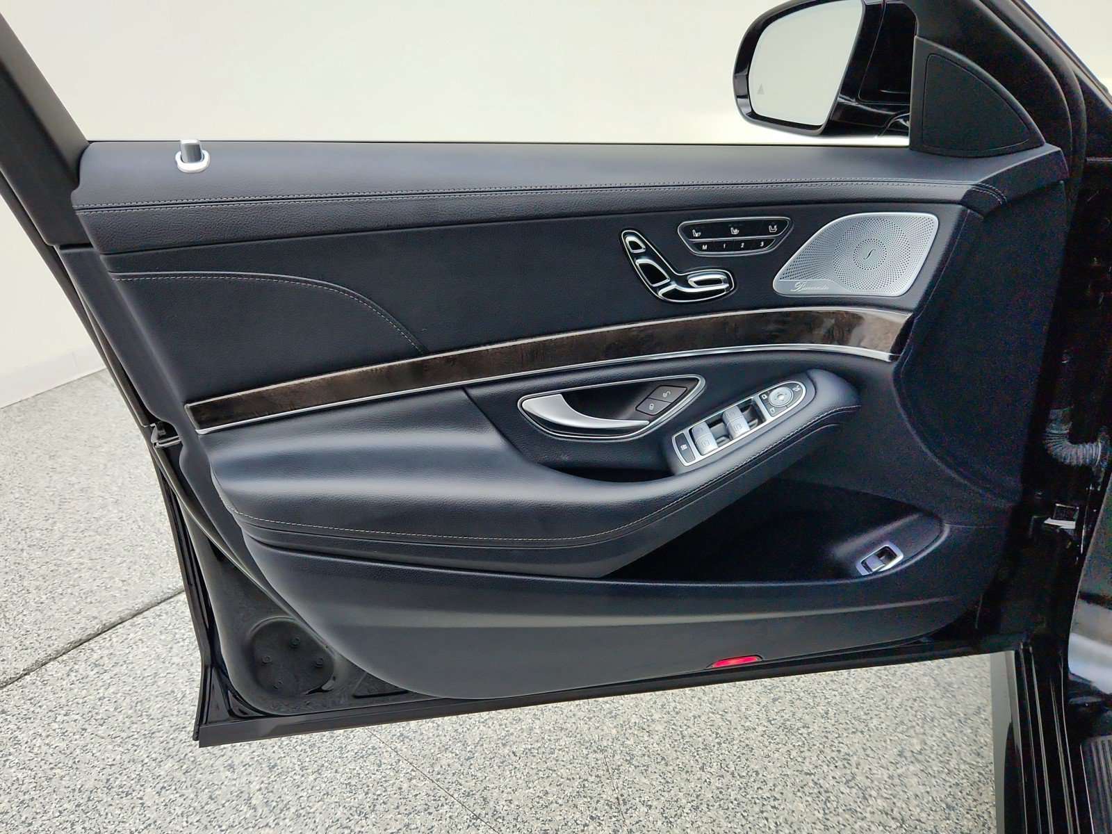Used 2015 Mercedes-Benz S 550 4MATIC Sedan image 26