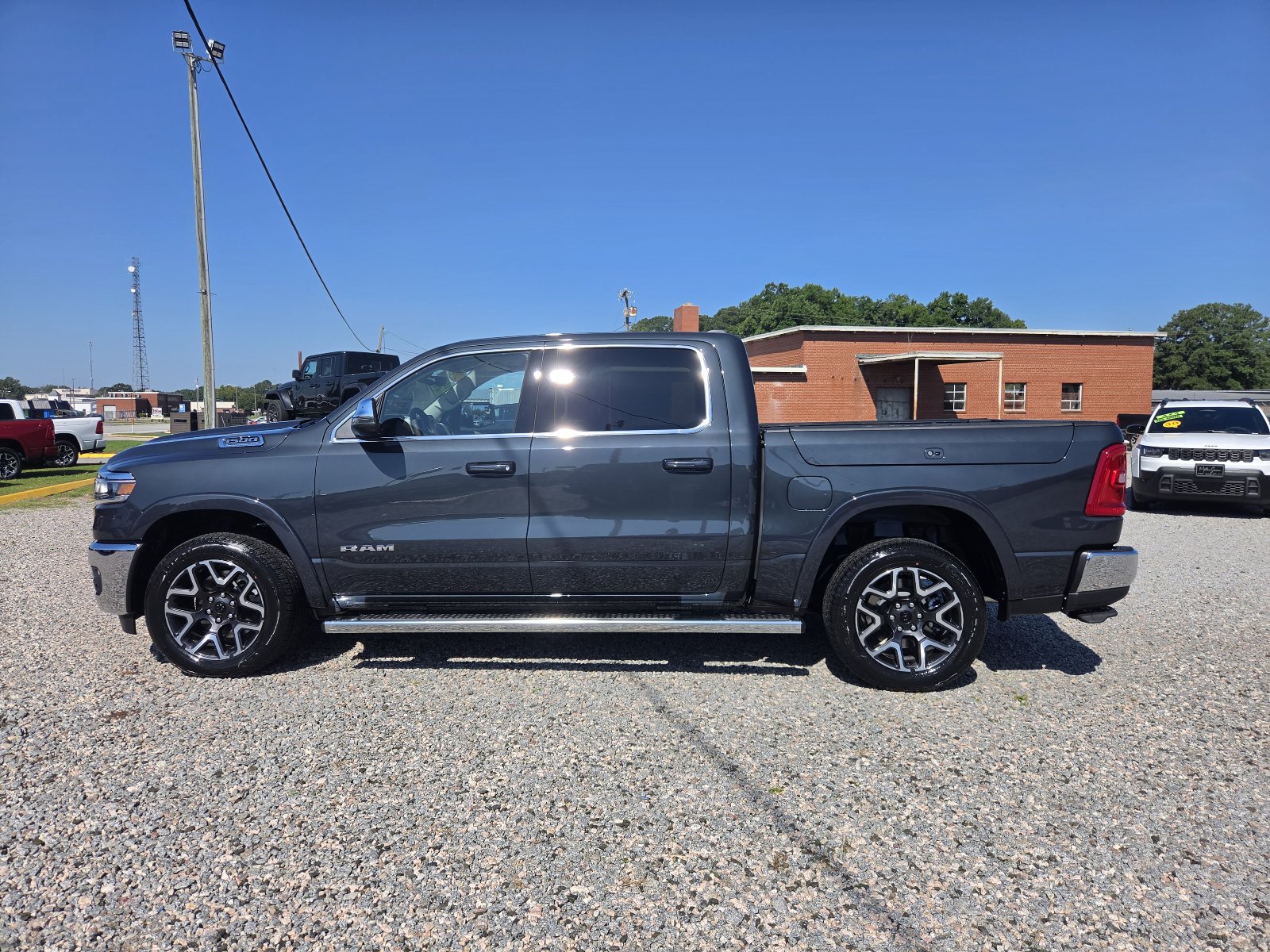 New 2027 RAM 1500 Laramie w/ Chrome Appearance Group AWD/4WD image 10