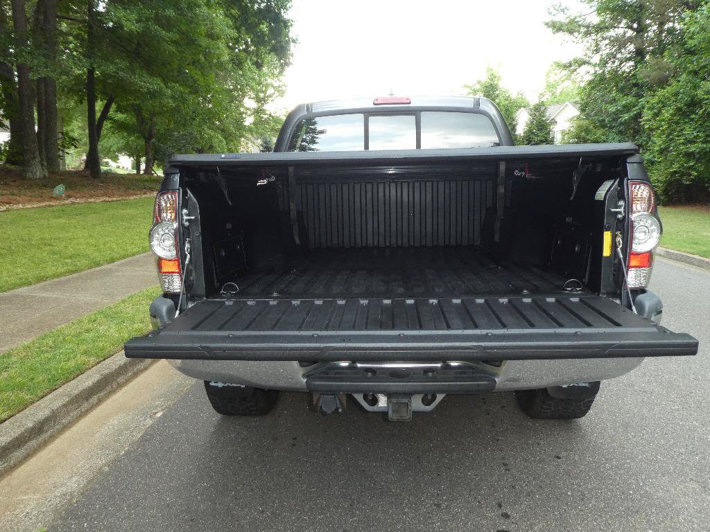 Used 2015 Toyota Tacoma 4x4 Double Cab w/ SR5 Package image 17