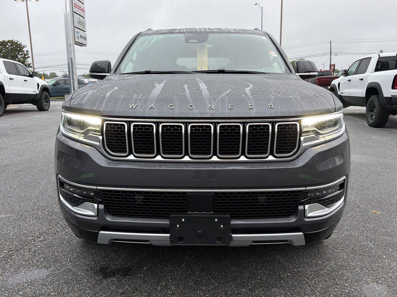 Used 2024 Jeep Wagoneer Series II w/ Flexible Seating Group RWD image 3