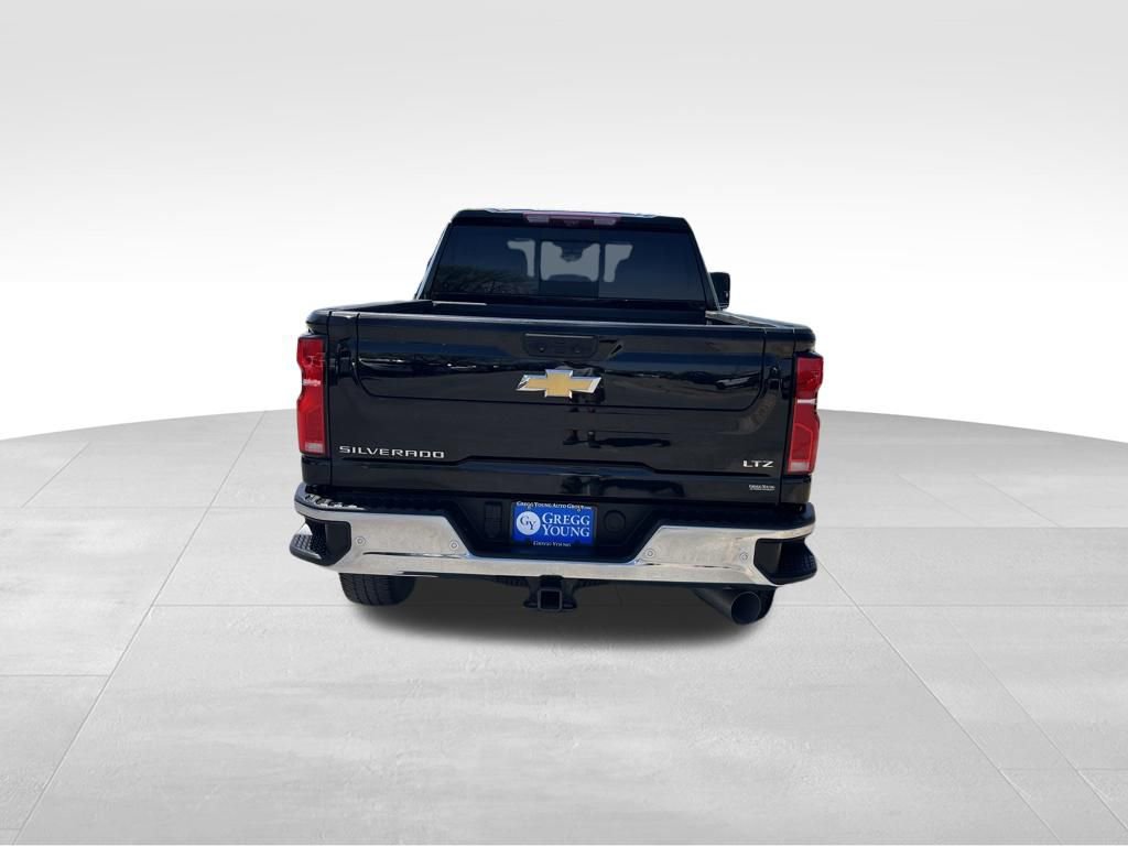 Used 2024 Chevrolet Silverado 2500 LTZ w/ LTZ Premium Package AWD/4WD image 5