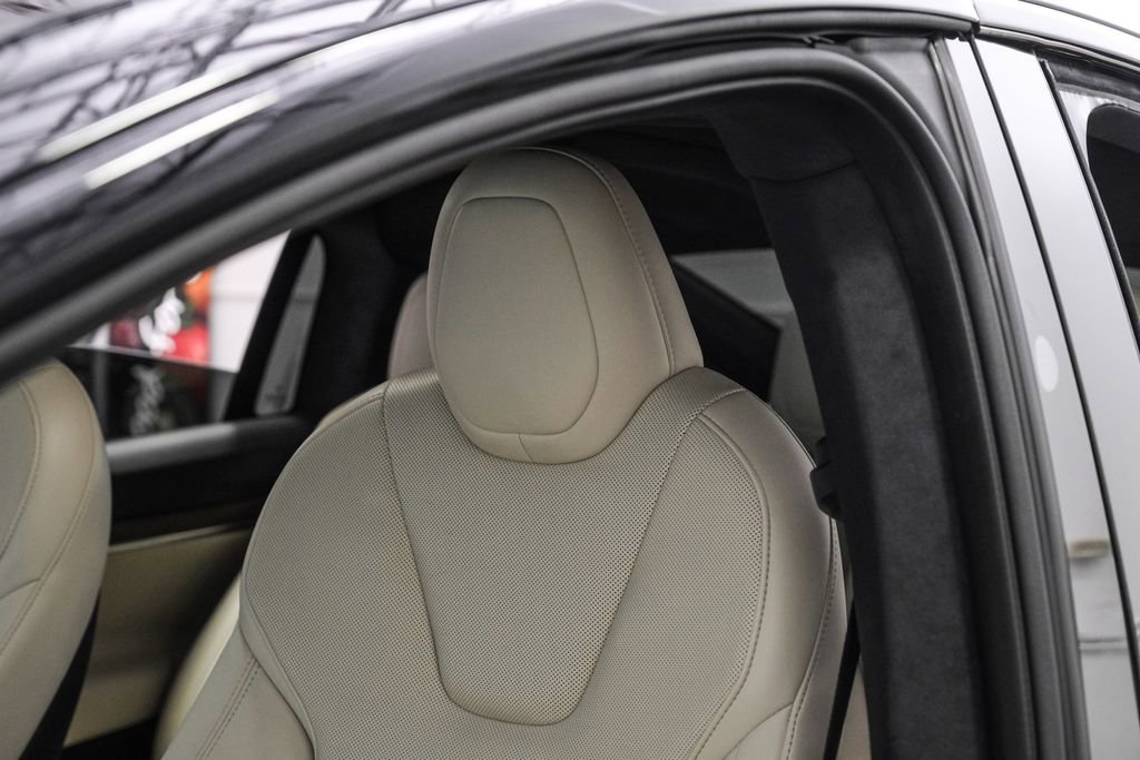 Used 2023 Tesla Model X image 34