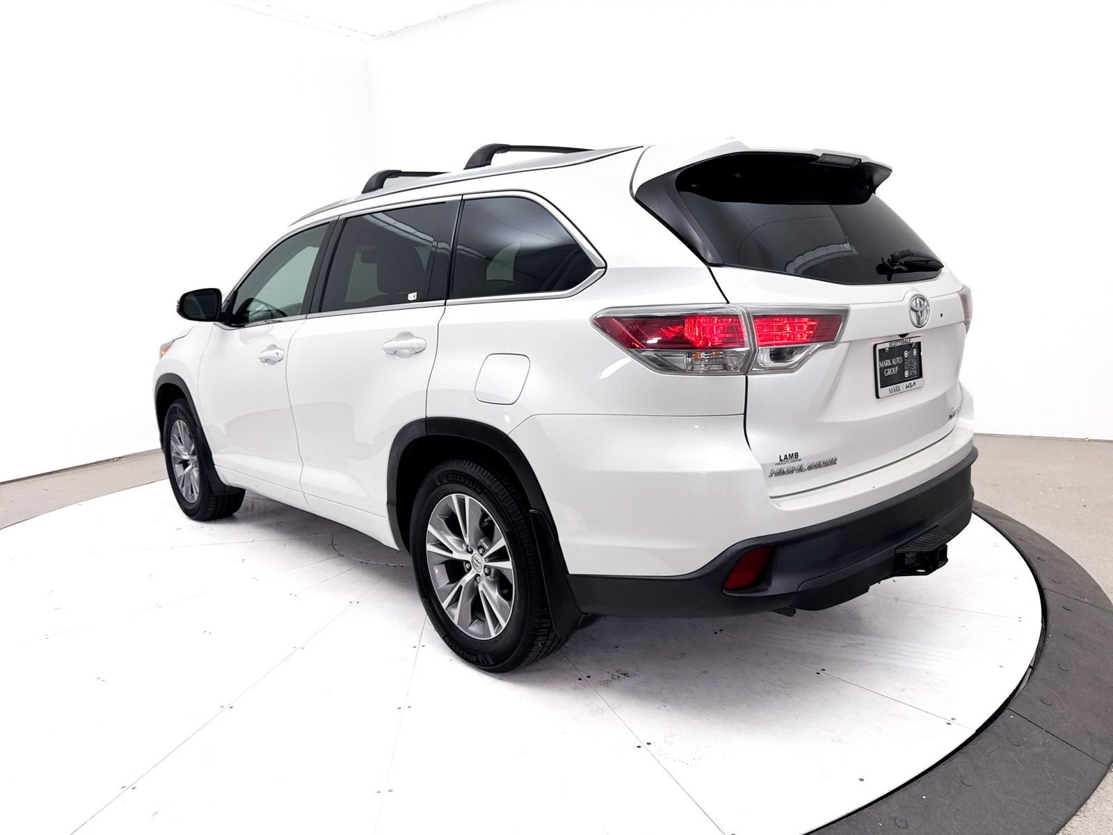 Used 2015 Toyota Highlander XLE AWD/4WD image 11
