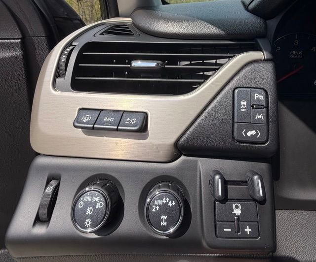 Used 2018 GMC Yukon Denali w/ Open Road Package image 13