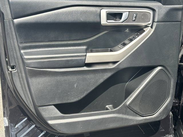 Used 2022 Ford Explorer XLT w/ Equipment Group 202A RWD image 13