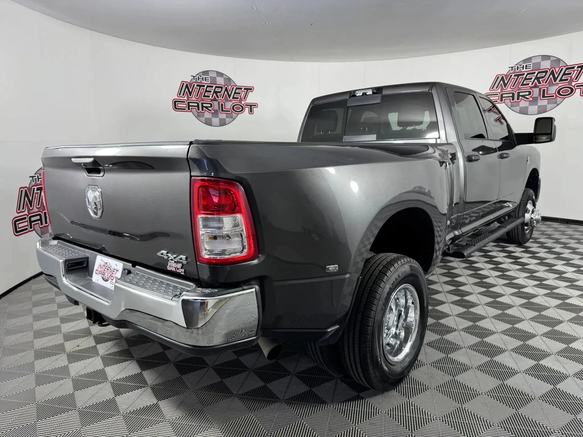 Used 2024 RAM 3500 Tradesman w/ Chrome Appearance Group AWD/4WD image 7