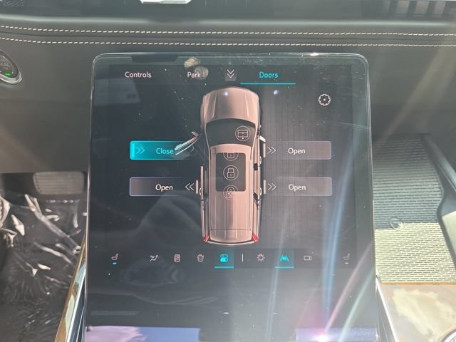 Used 2025 Cadillac Escalade Sport Platinum w/ LPO, ONYX Package AWD/4WD image 22