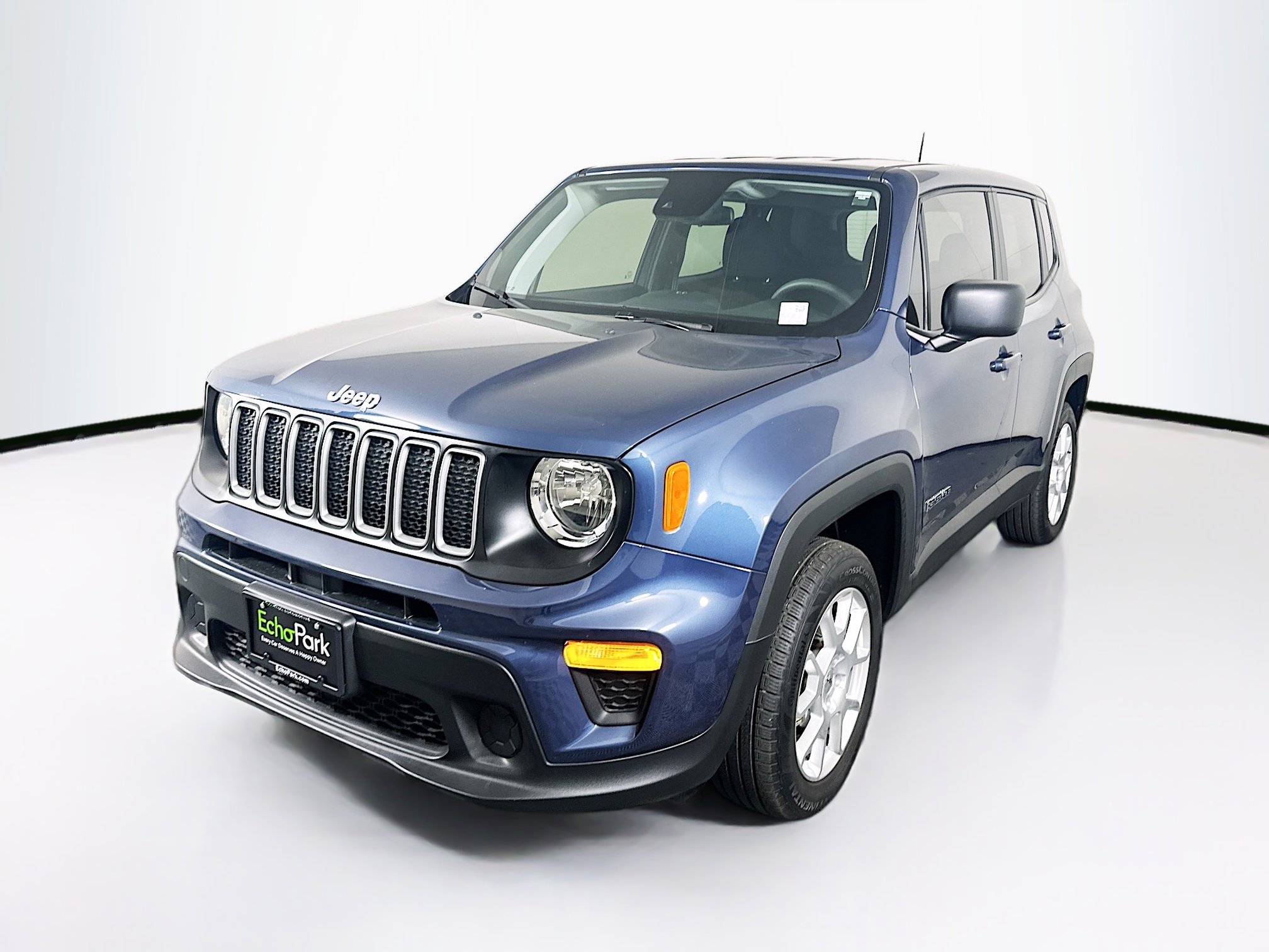 Used 2023 Jeep Renegade Latitude image 3