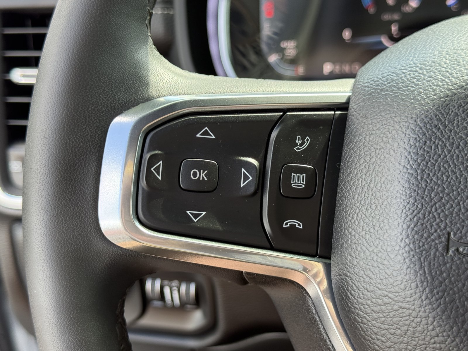 Used 2025 RAM 2500 Laramie w/ Night Edition AWD/4WD image 35