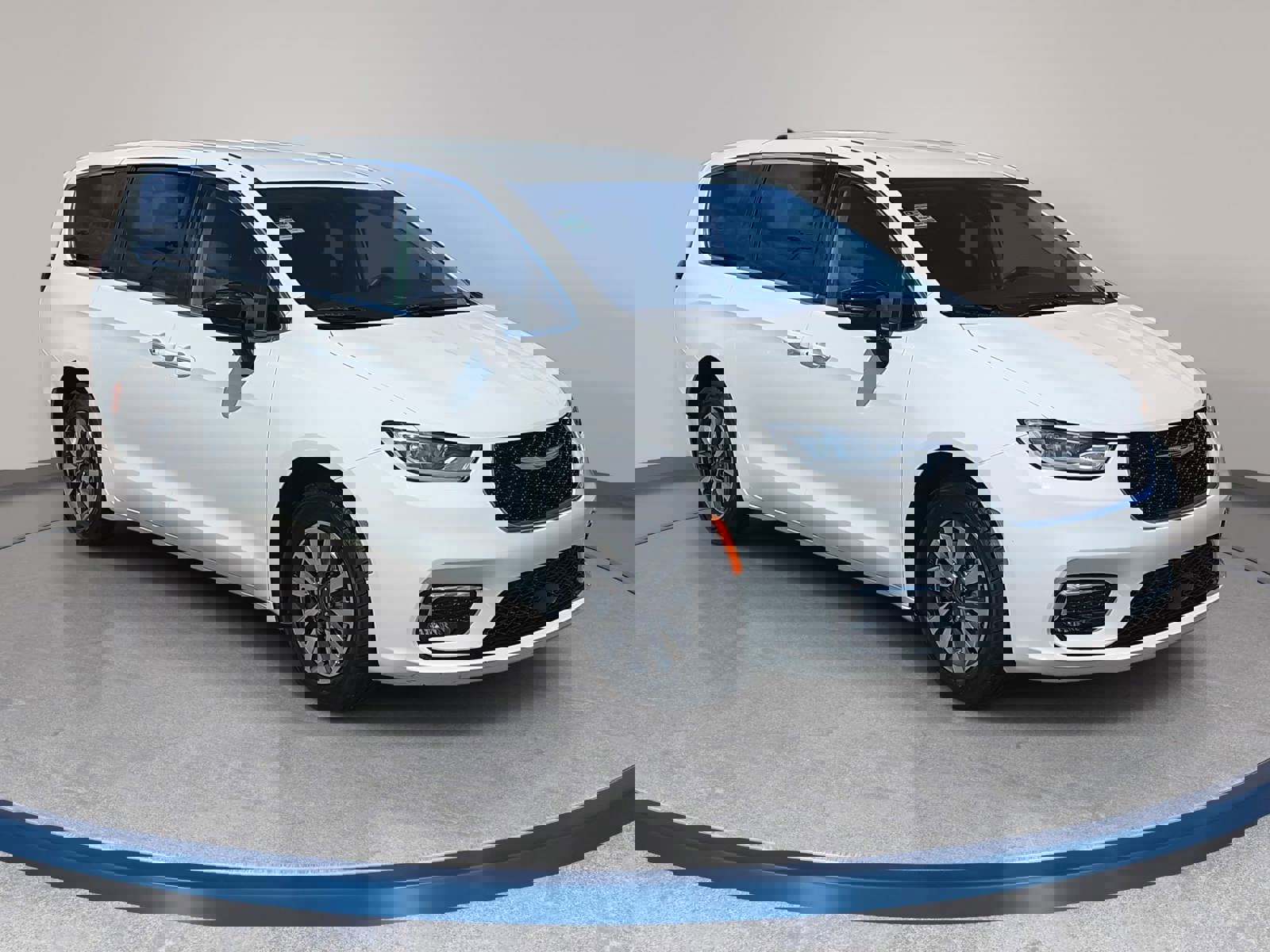 Used 2024 Chrysler Pacifica Select image 3