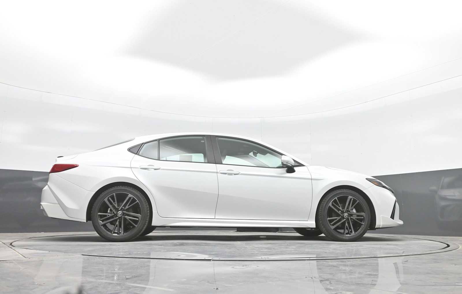 Used 2025 Toyota Camry XSE image 32