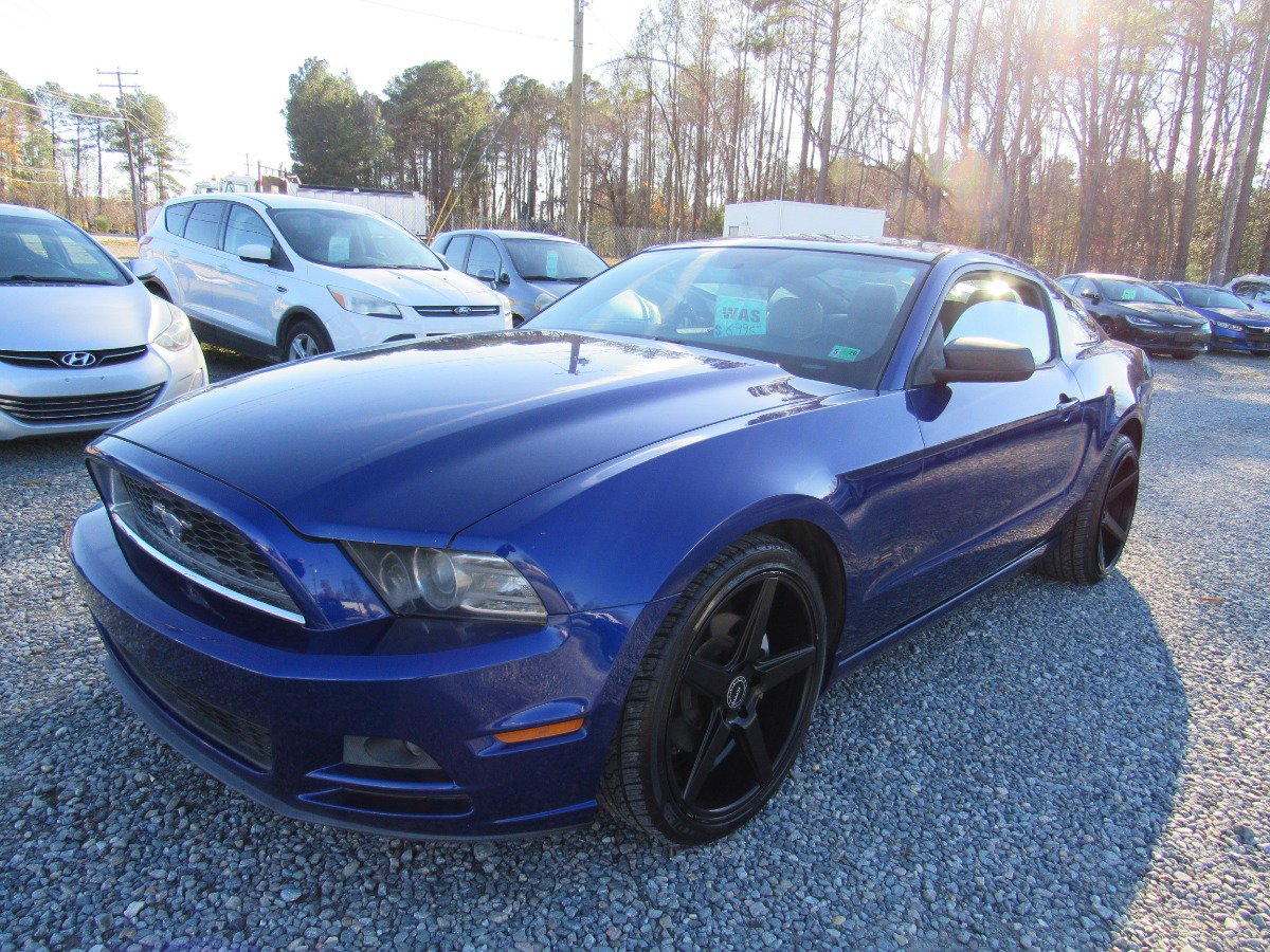 Used 2013 Ford Mustang Coupe image 1