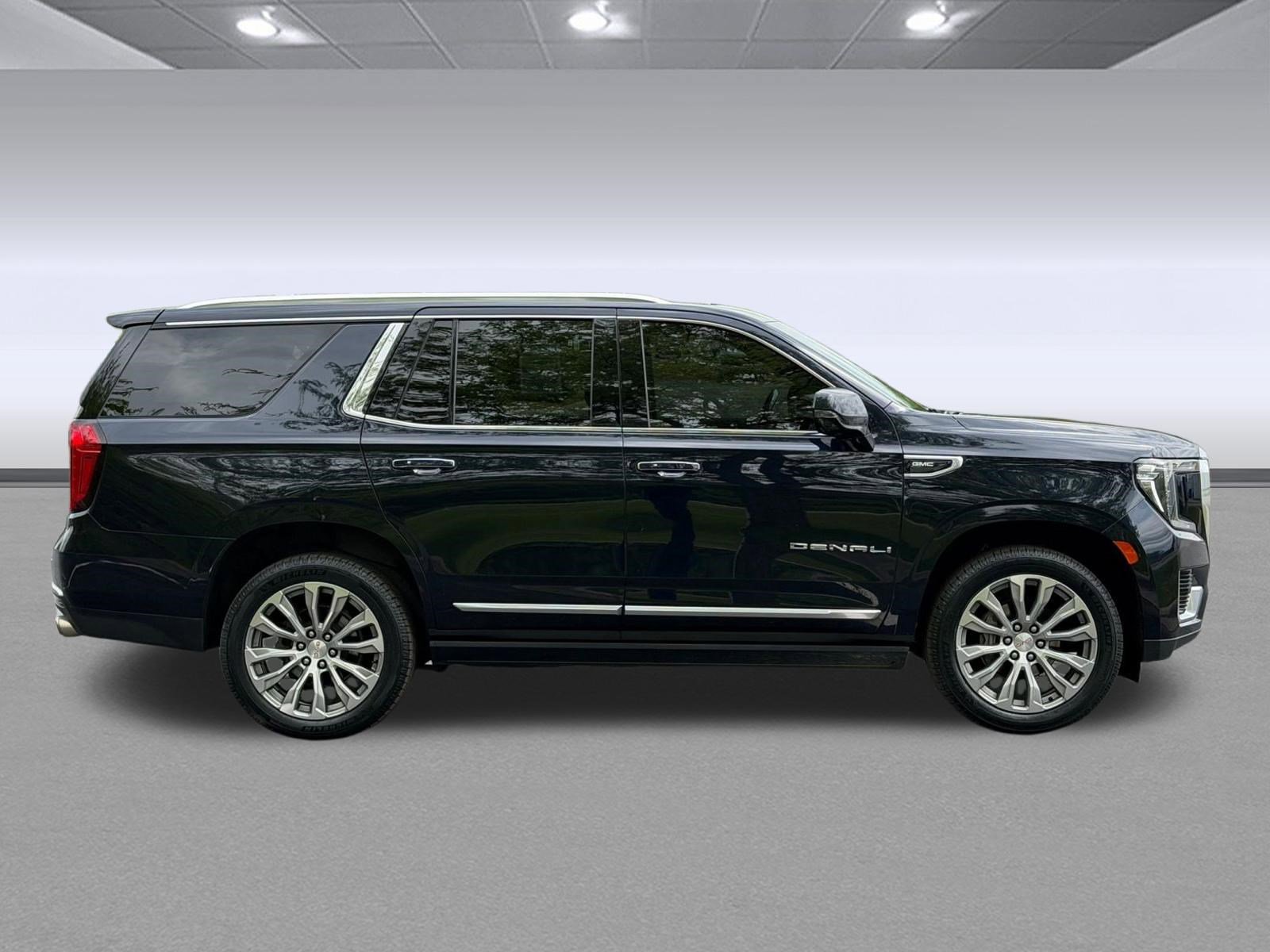 Used 2021 GMC Yukon Denali w/ Denali Premium Package AWD/4WD image 8