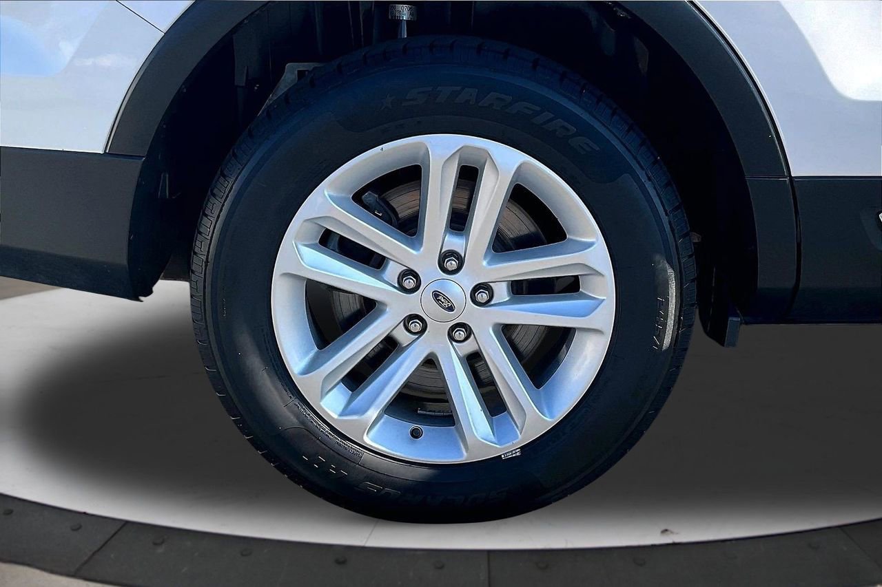 Used 2017 Ford Explorer XLT w/ Equipment Group 202A image 38