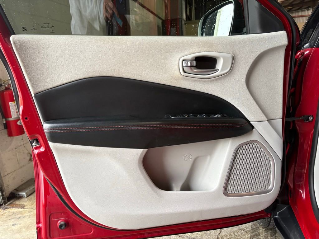 Used 2017 Jeep Compass Limited image 18