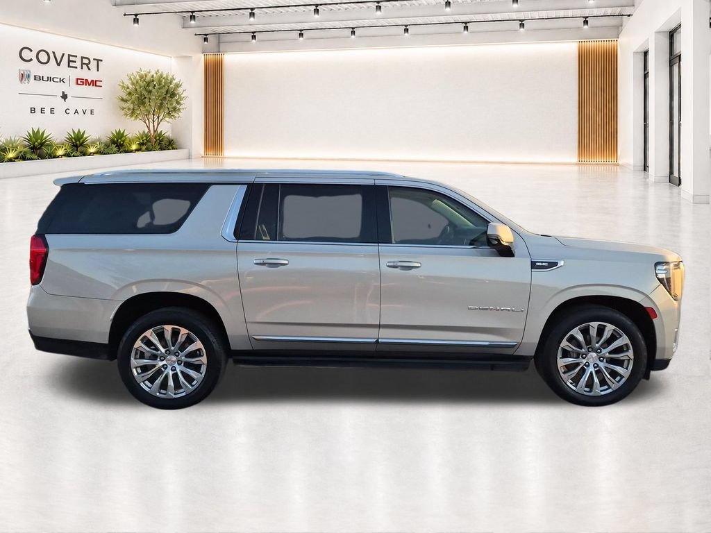 Used 2022 GMC Yukon XL Denali AWD/4WD image 16