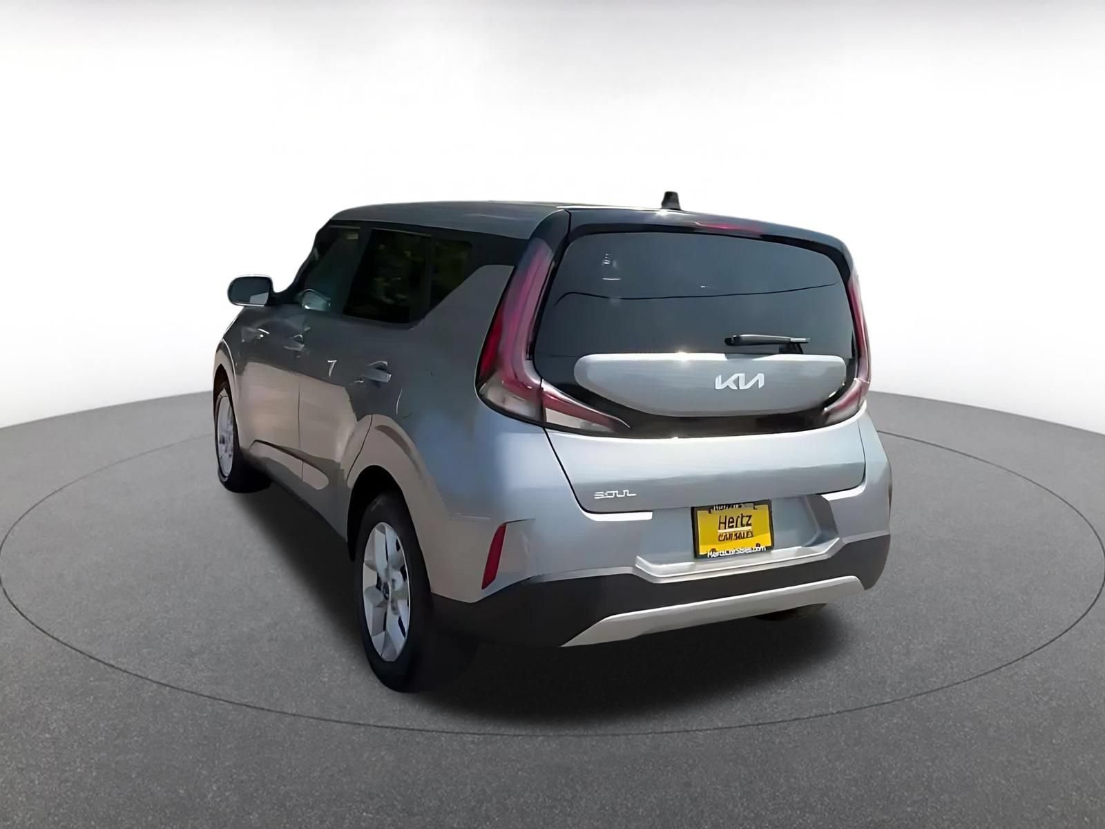 Used 2025 Kia Soul LX w/ LX Technology Package FWD image 11