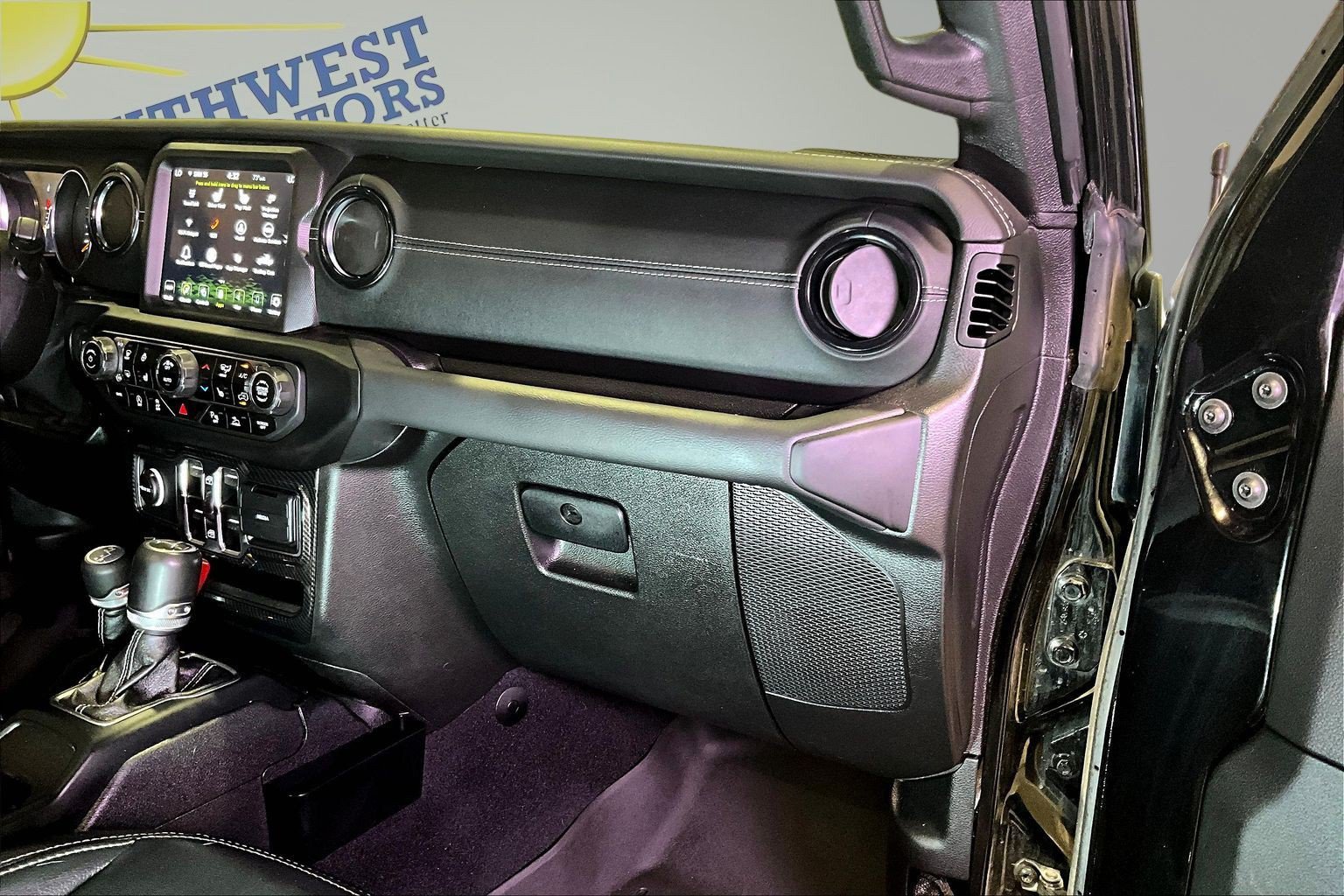 Used 2021 Jeep Gladiator Overland w/ Popular Equipment Package AWD/4WD image 27