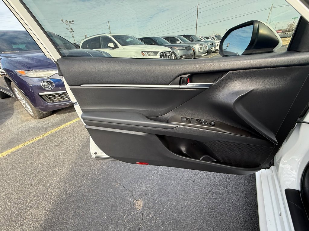 Used 2022 Toyota Camry LE image 10