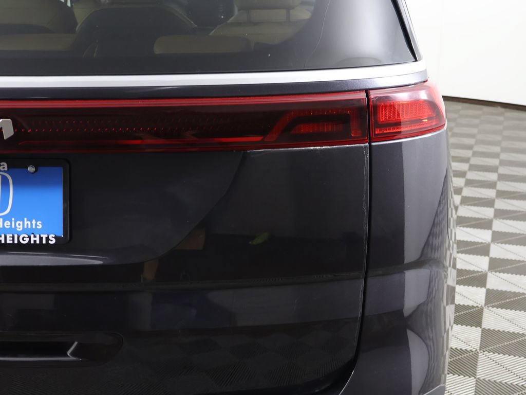 Used 2023 Kia Carnival LX FWD image 17