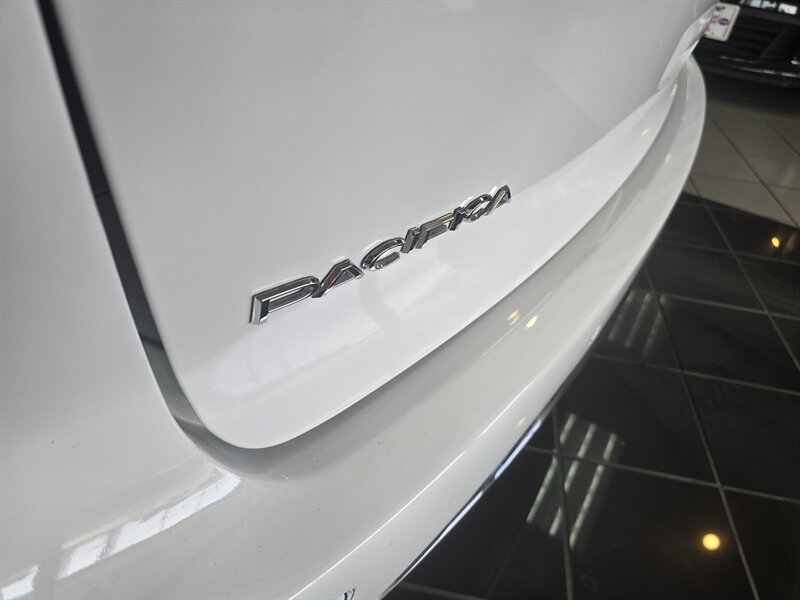 Used 2025 Chrysler Pacifica Select FWD image 35