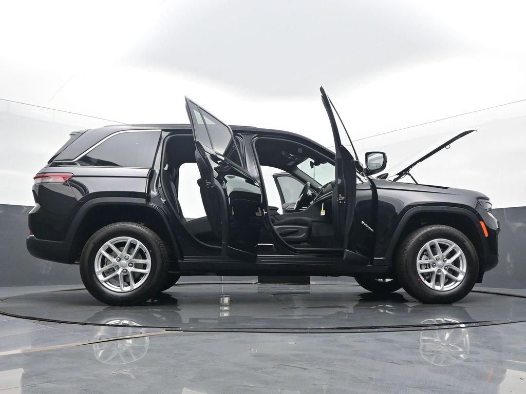 New 2025 Jeep Grand Cherokee Laredo X w/ Luxury Tech Group I image 32