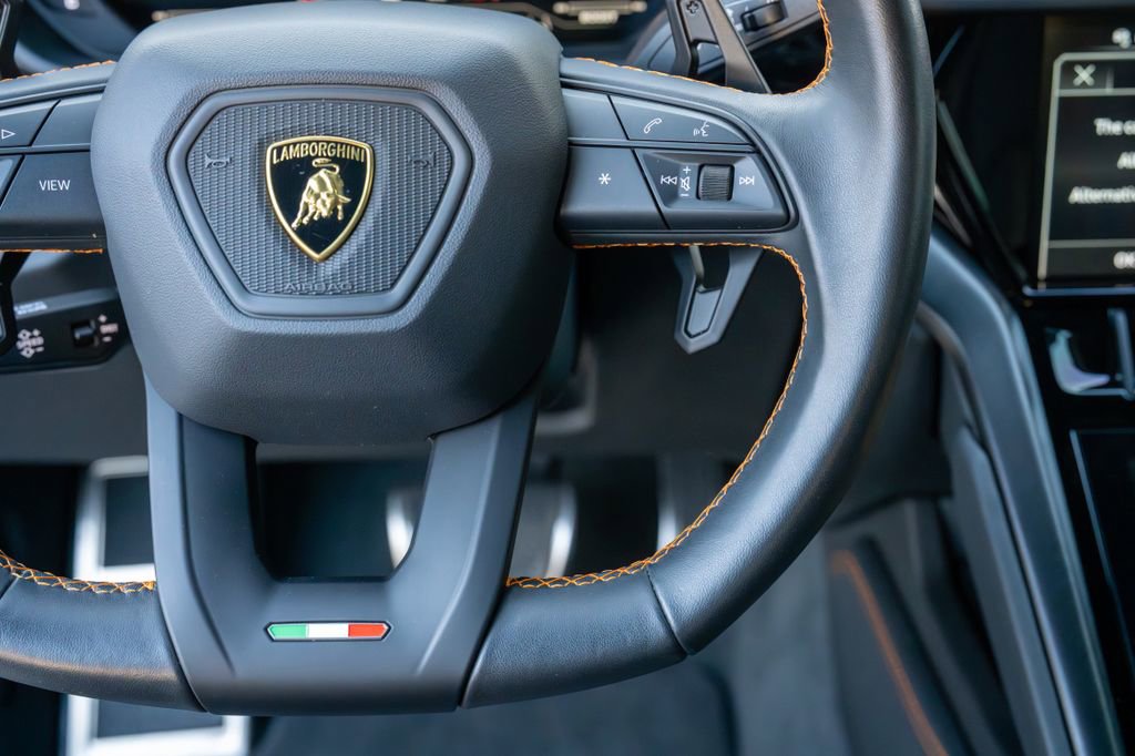 Used 2024 Lamborghini Urus S image 17