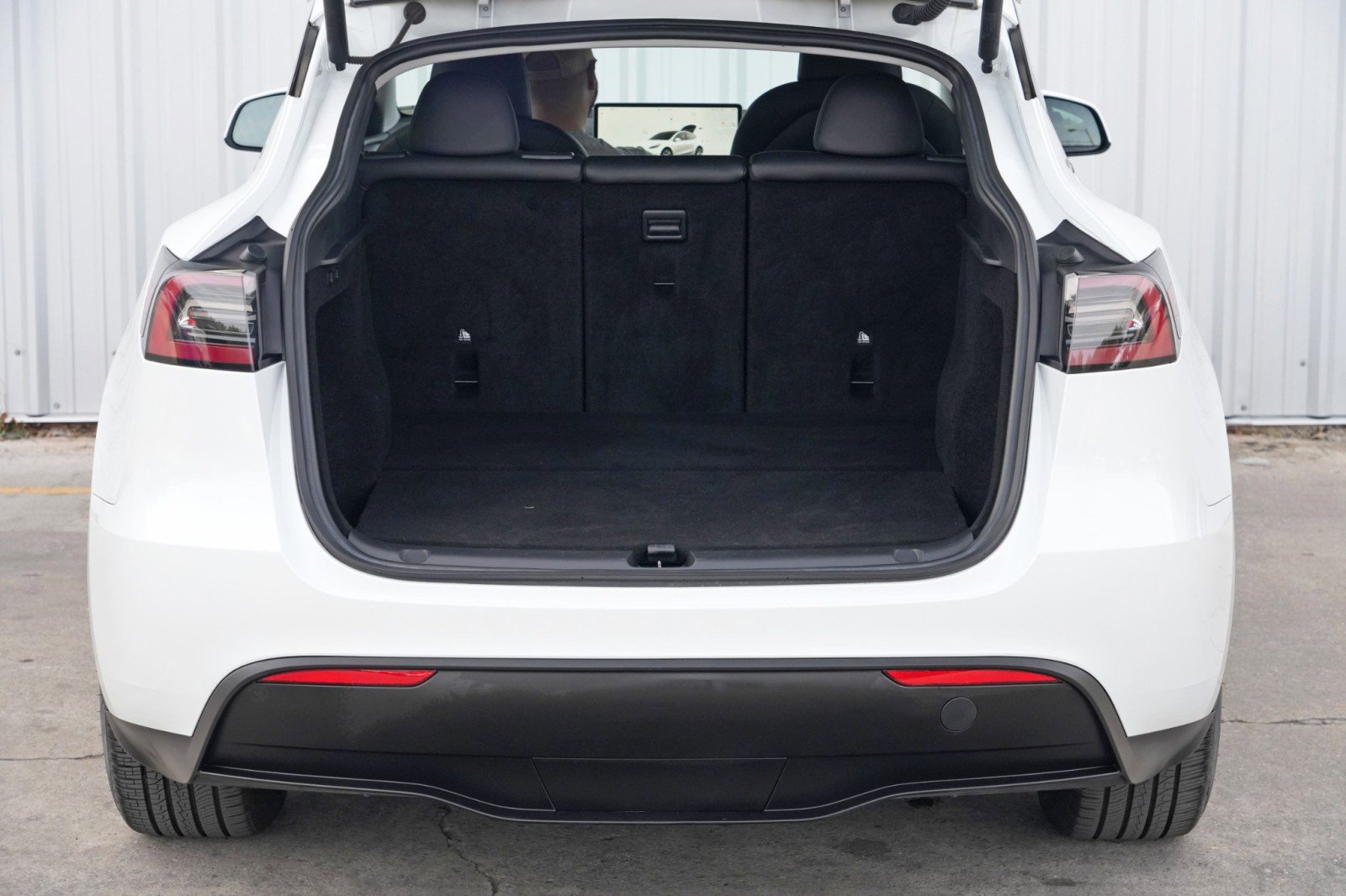 Used 2023 Tesla Model Y Long Range image 10