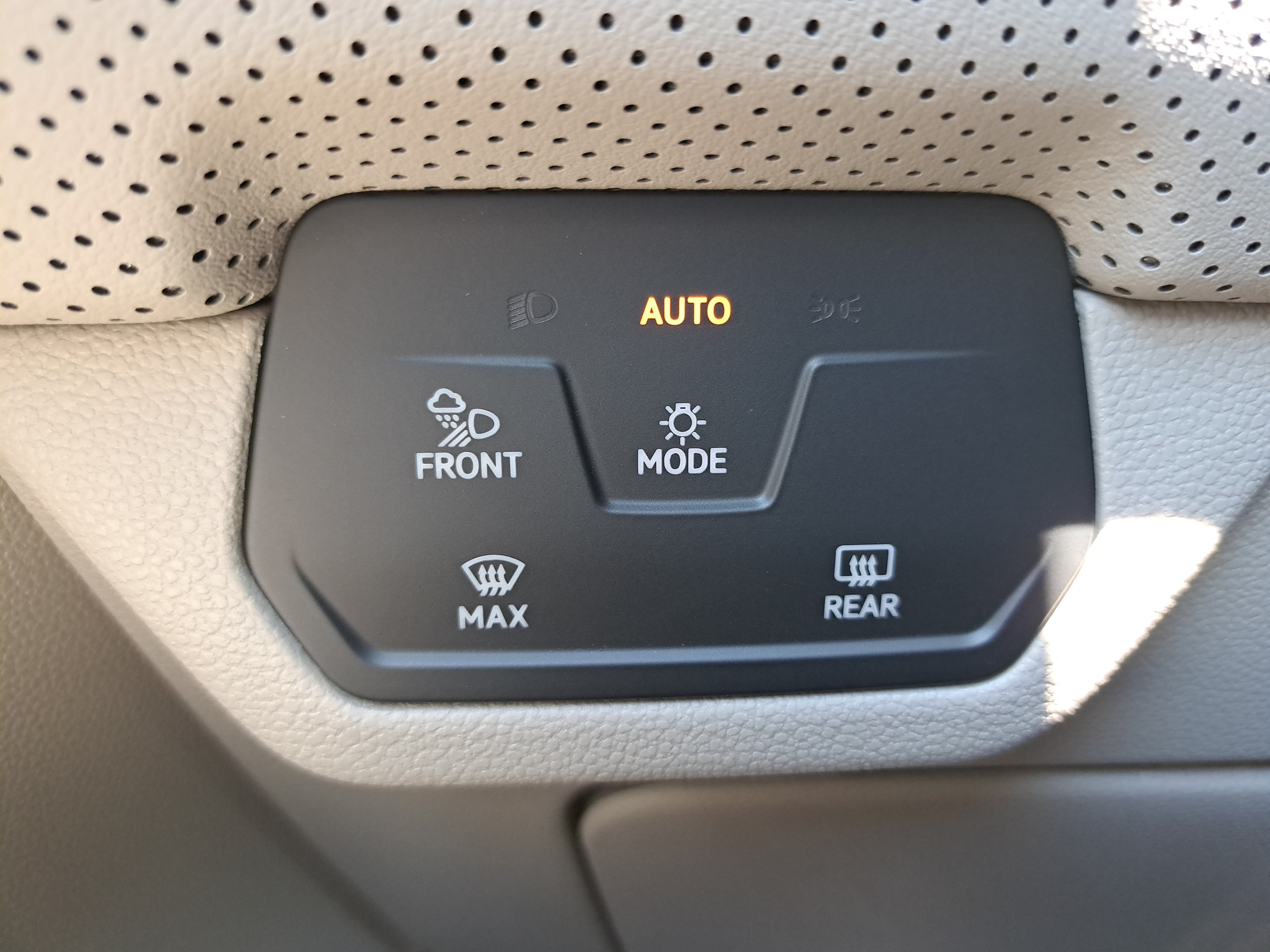 New 2026 Volkswagen Atlas SE FWD image 27