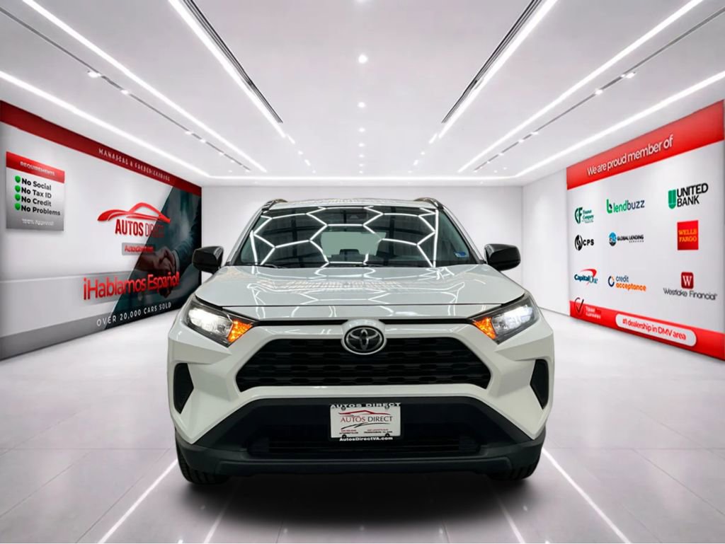 Used 2020 Toyota RAV4 LE FWD image 2