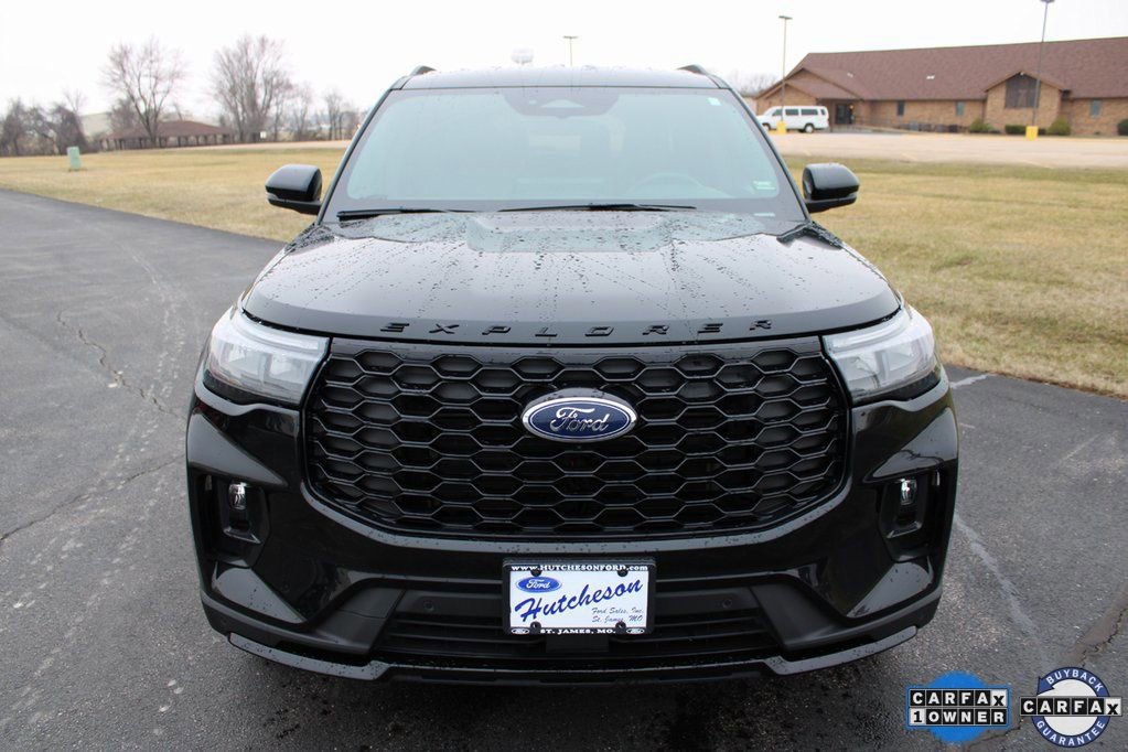 Used 2025 Ford Explorer ST-Line image 2