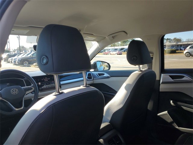 Used 2025 Volkswagen Taos SE image 11