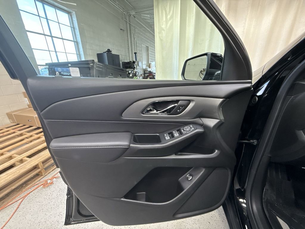 Certified 2023 Chevrolet Traverse LT FWD image 31
