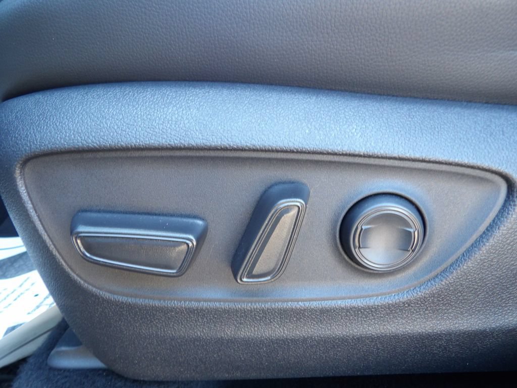 Used 2021 Toyota Highlander XLE FWD image 13