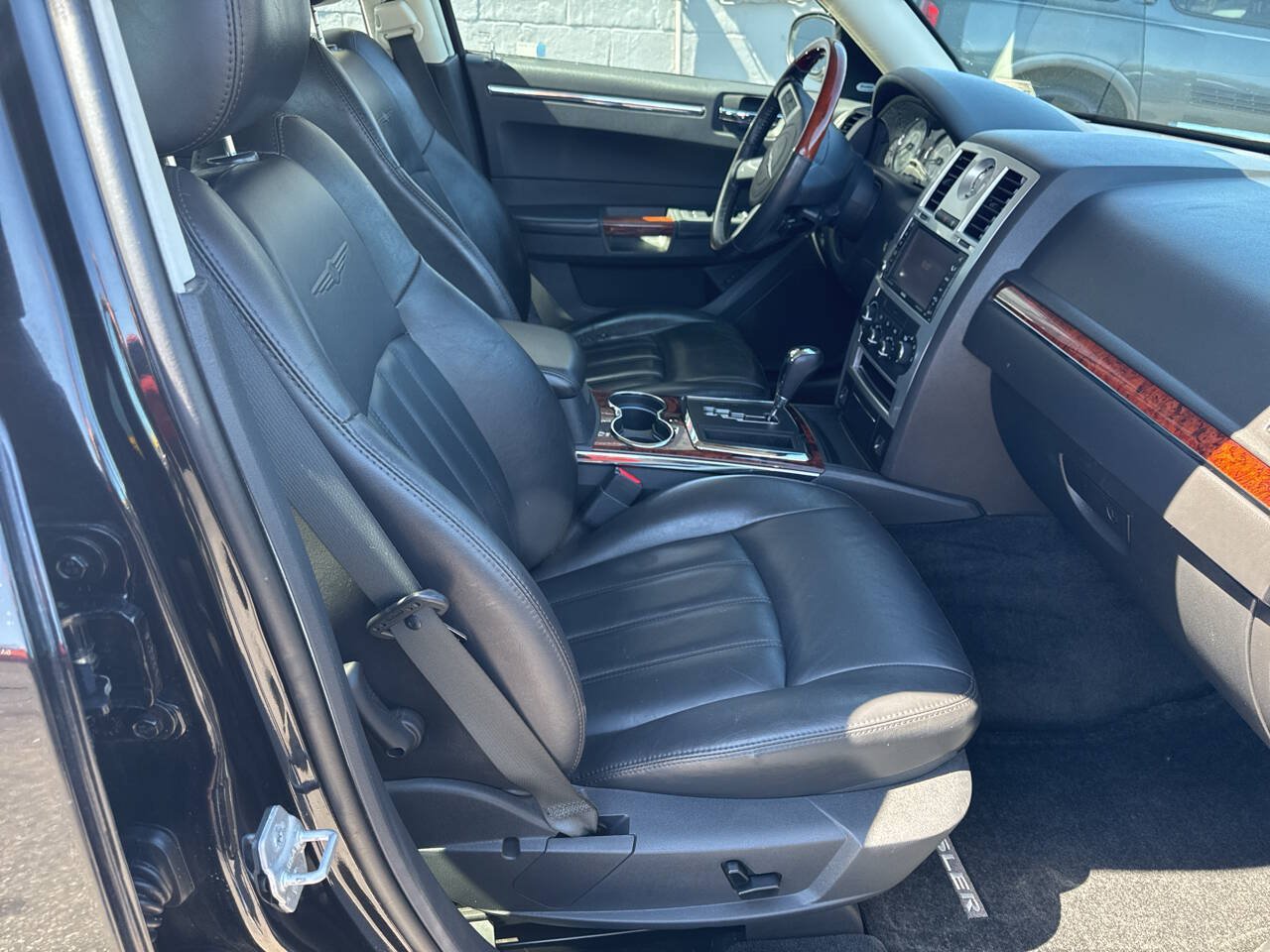 Used 2010 Chrysler 300 C w/ Luxury Group II AWD/4WD image 23