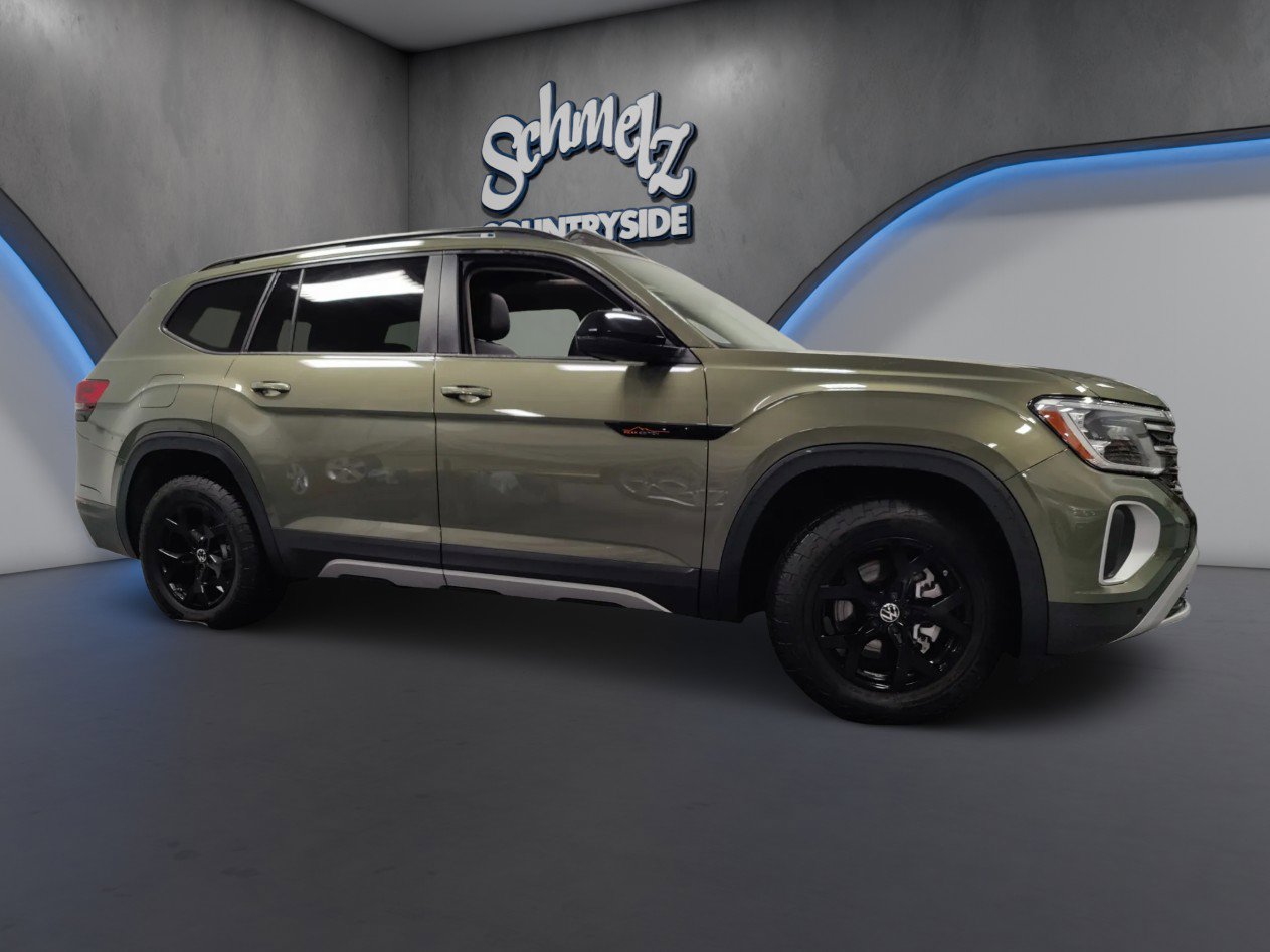 Used 2025 Volkswagen Atlas Peak Edition SE image 3