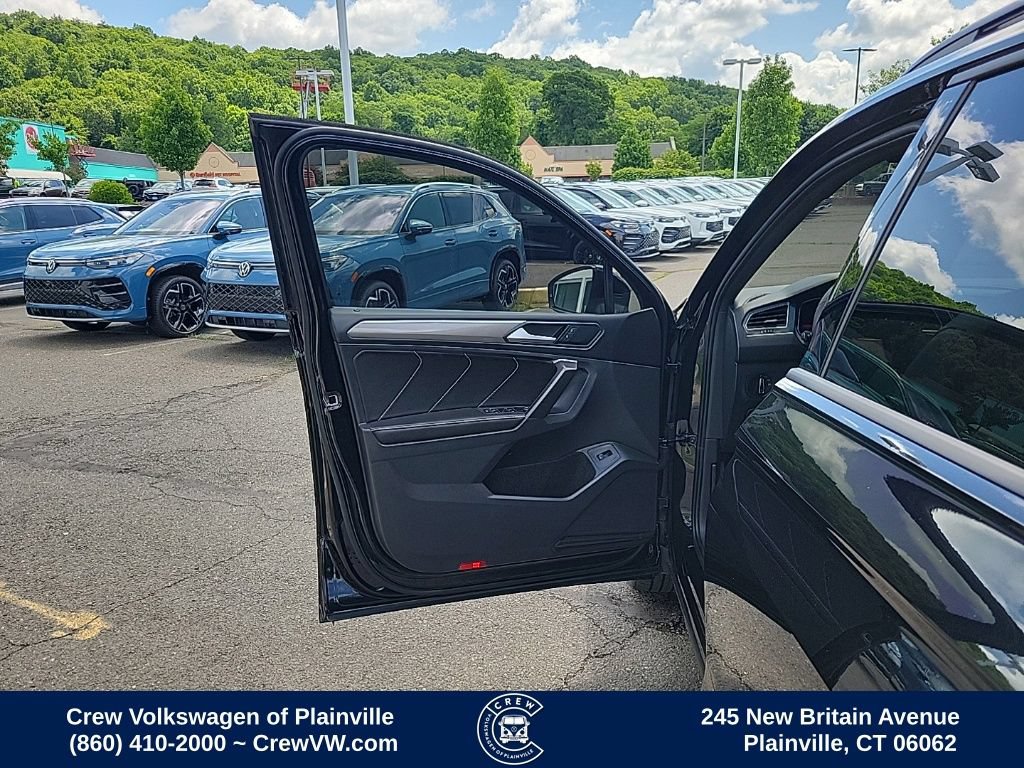 Certified 2024 Volkswagen Tiguan SE R-Line AWD/4WD image 37