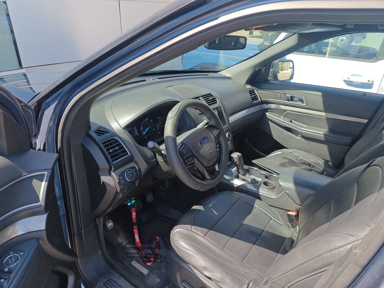 Used 2018 Ford Explorer XLT w/ Equipment Group 202A FWD image 5