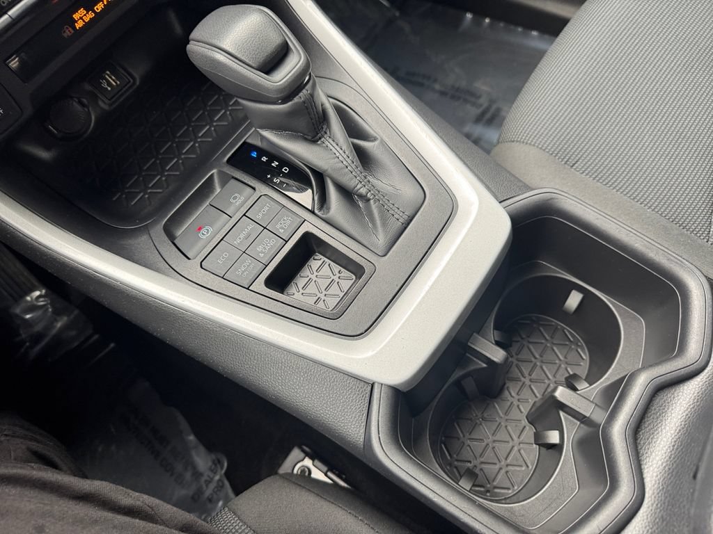 Used 2025 Toyota RAV4 LE AWD/4WD image 22