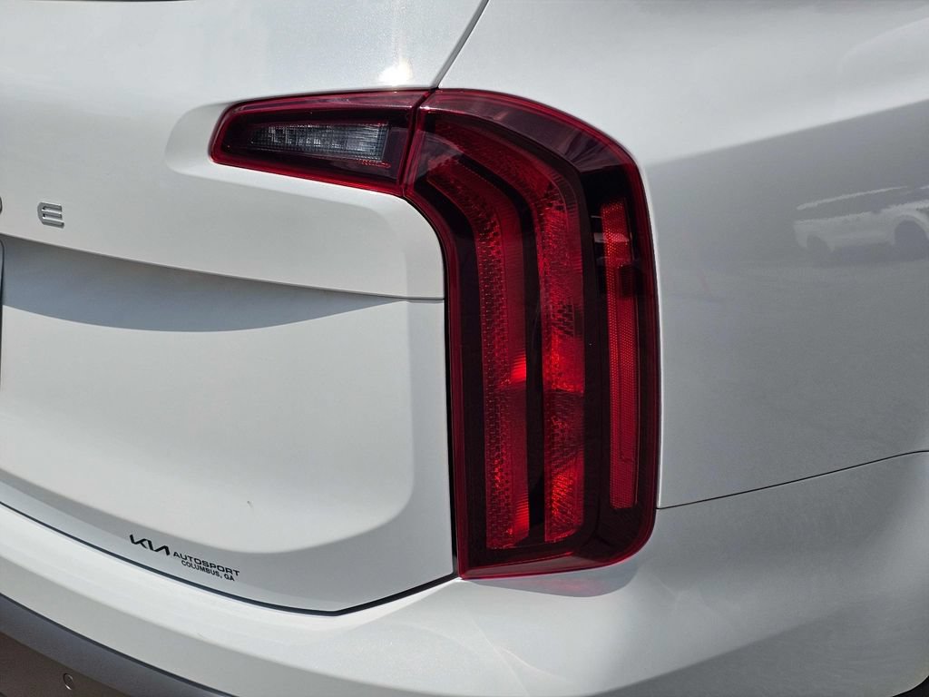Certified 2025 Kia Telluride LX FWD image 10