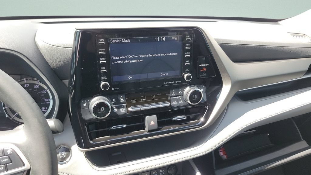 Used 2022 Toyota Highlander XLE FWD image 16