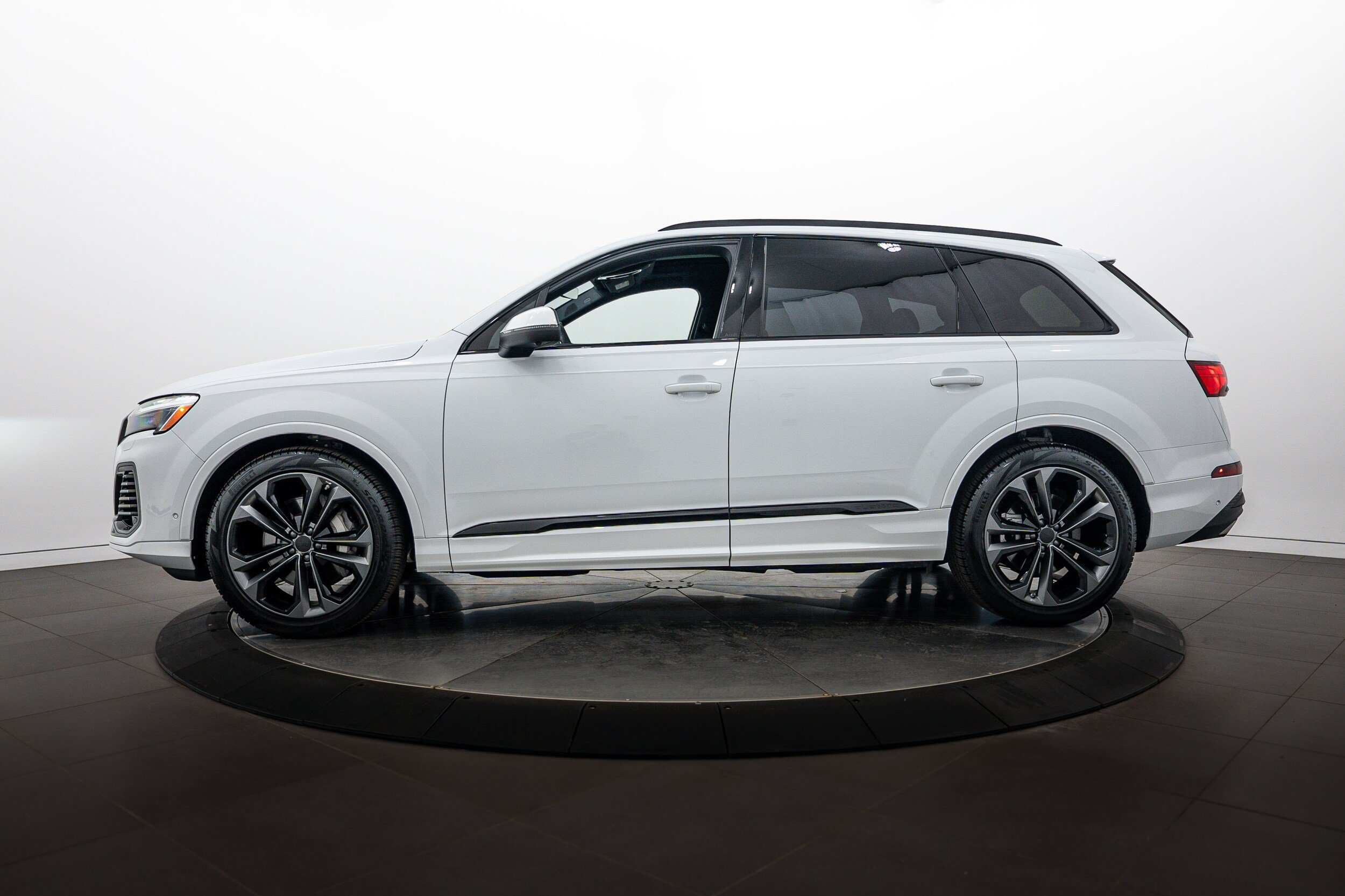 Used 2026 Audi Q7 3.0T Premium Plus w/ Premium Plus Package AWD/4WD image 7
