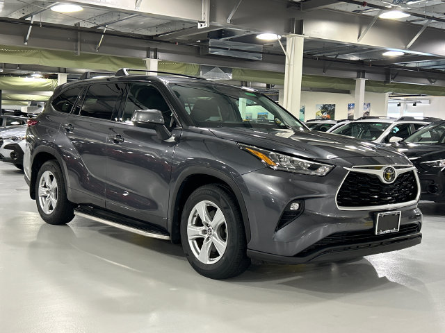 Used 2020 Toyota Highlander LE AWD/4WD image 1