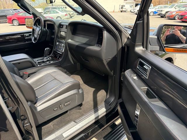 Used 2017 Lincoln Navigator L Reserve image 11